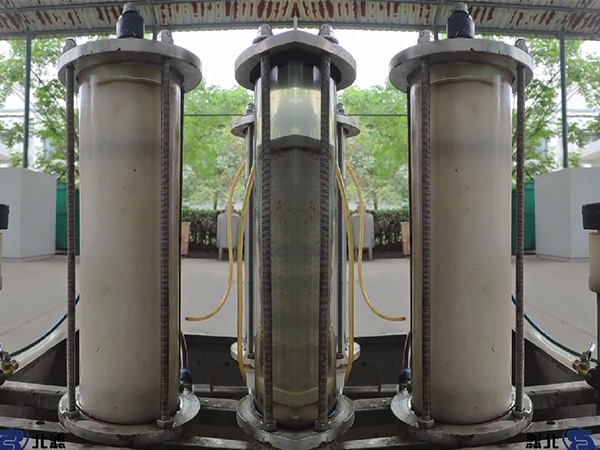 油水分離的客戶水樣實驗效果——新鄉(xiāng)北方濾器有限公司